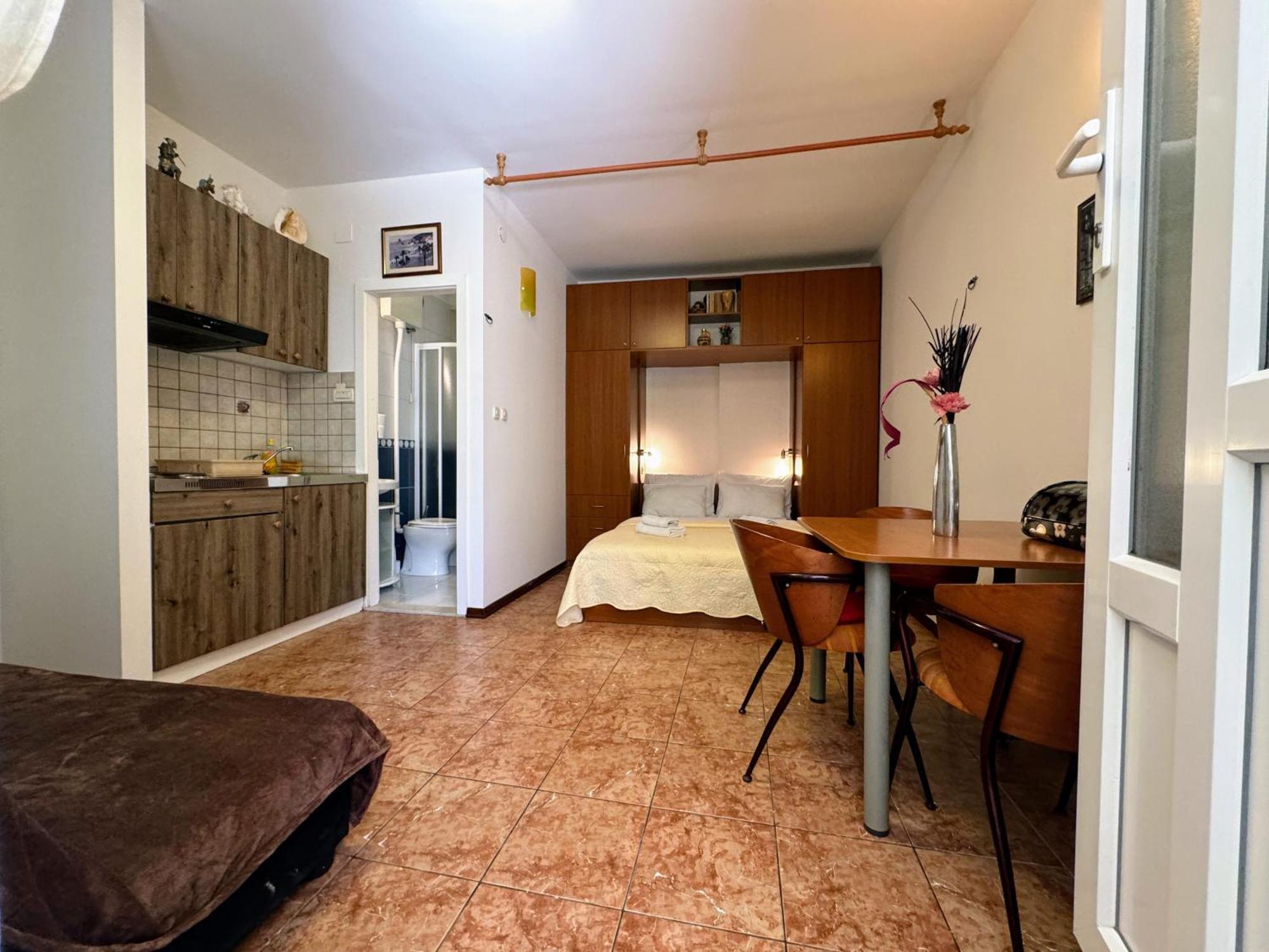 Grgur Studio Apartments Спліт Екстер'єр фото