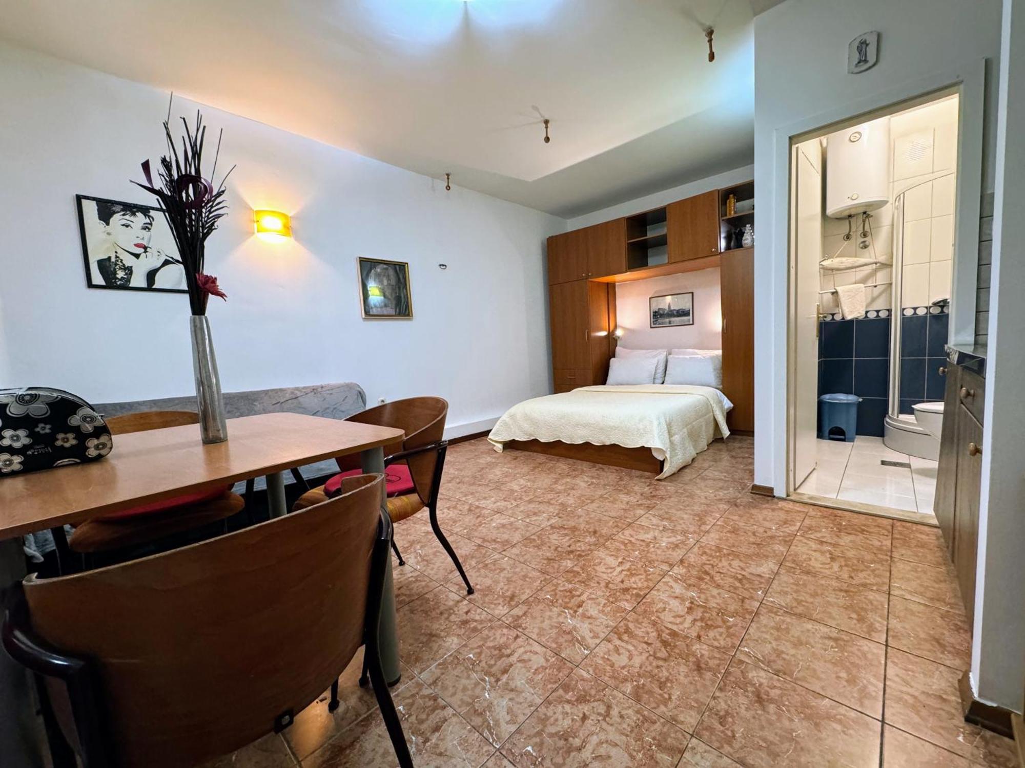 Grgur Studio Apartments Спліт Екстер'єр фото