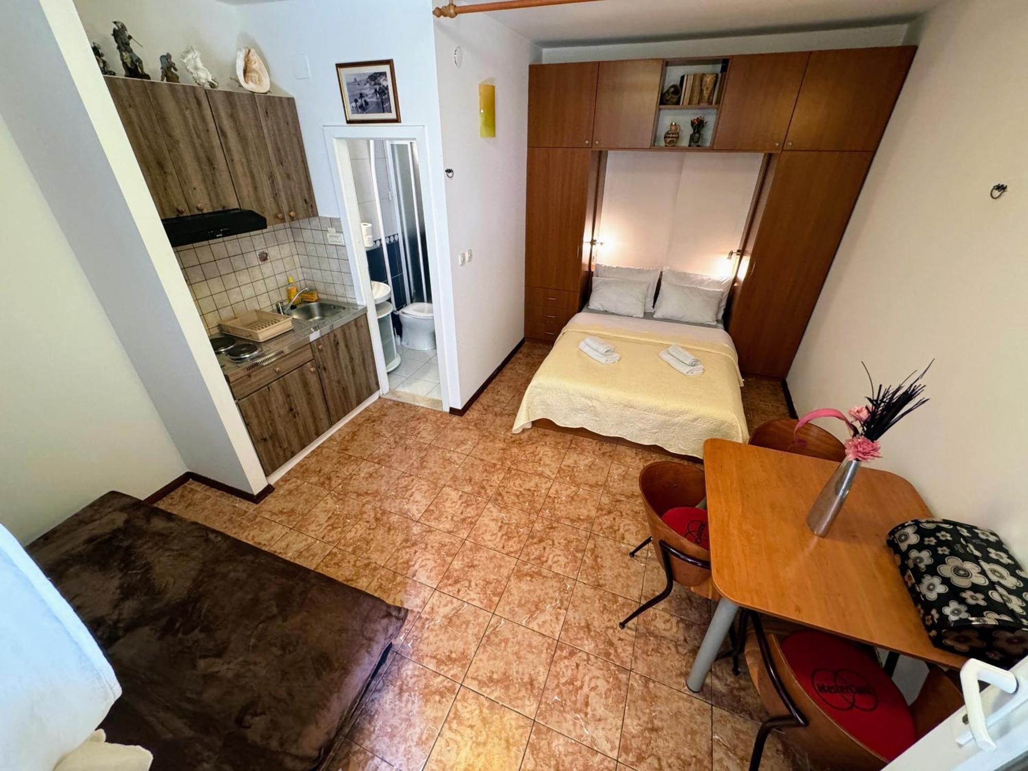 Grgur Studio Apartments Спліт Екстер'єр фото