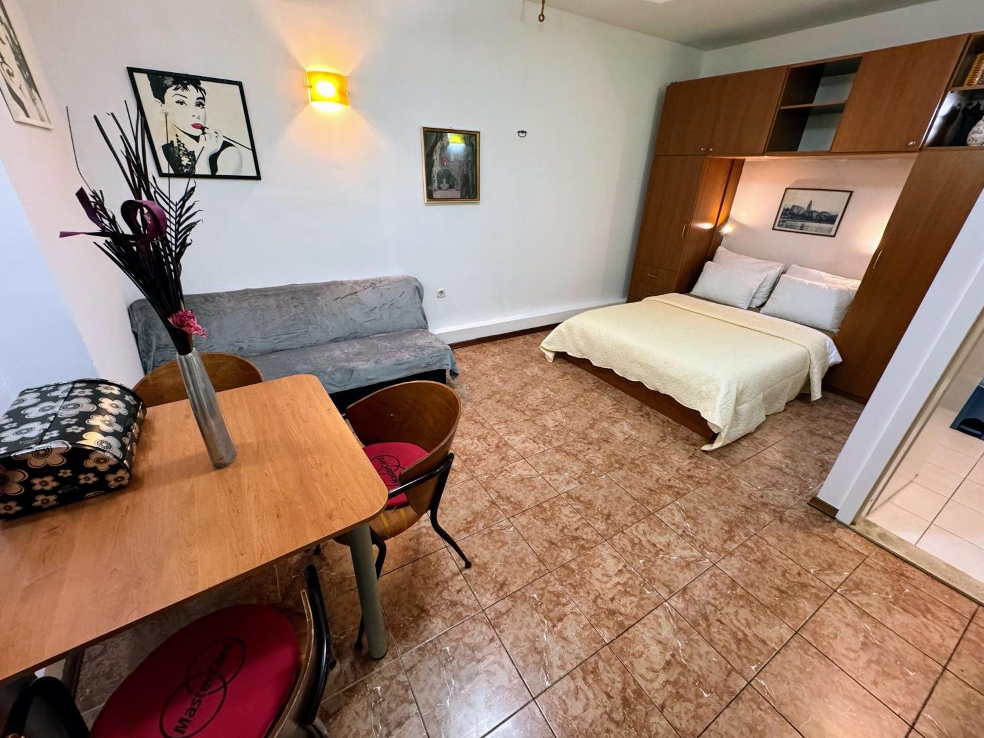 Grgur Studio Apartments Спліт Екстер'єр фото