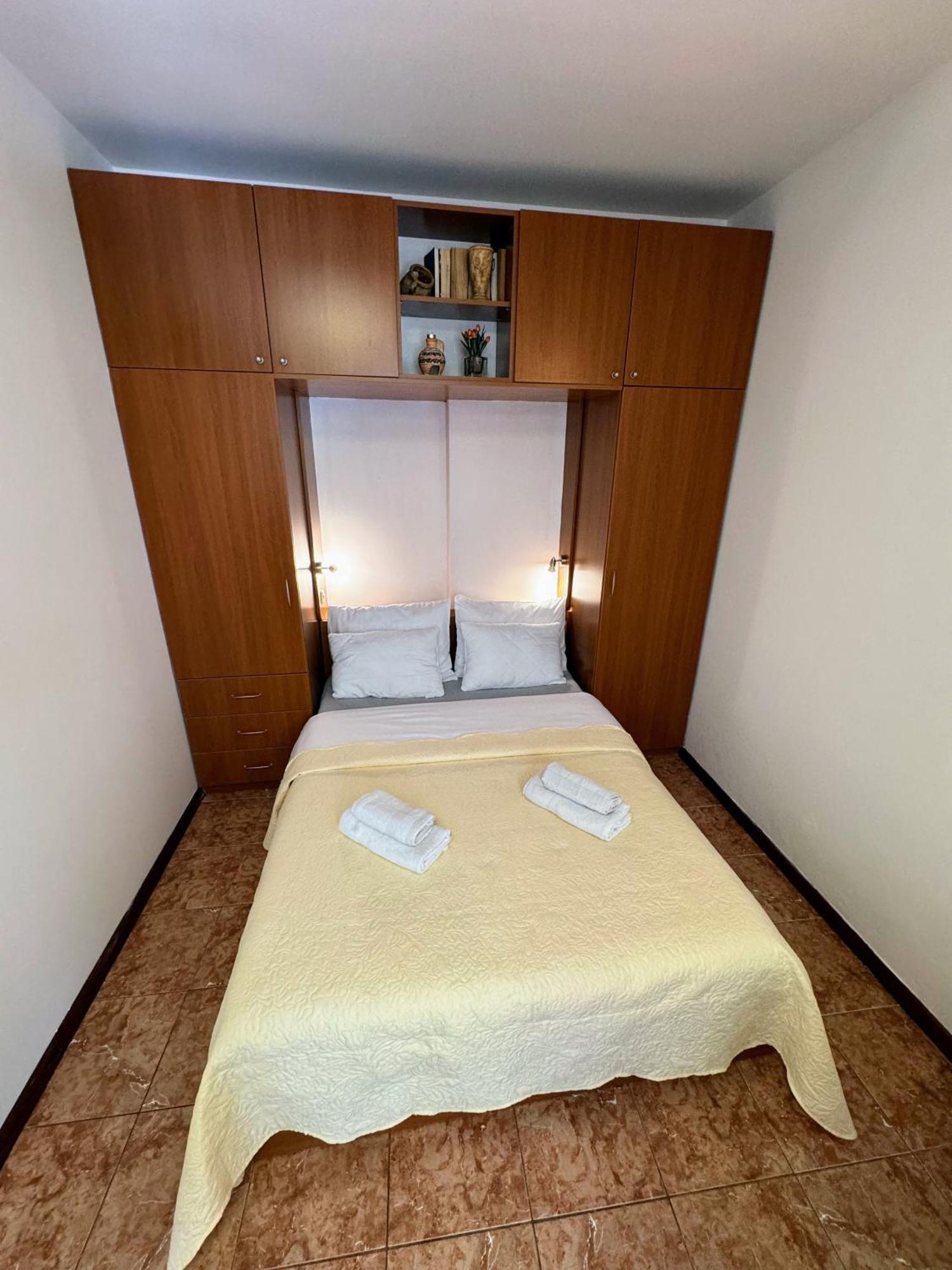 Grgur Studio Apartments Спліт Екстер'єр фото